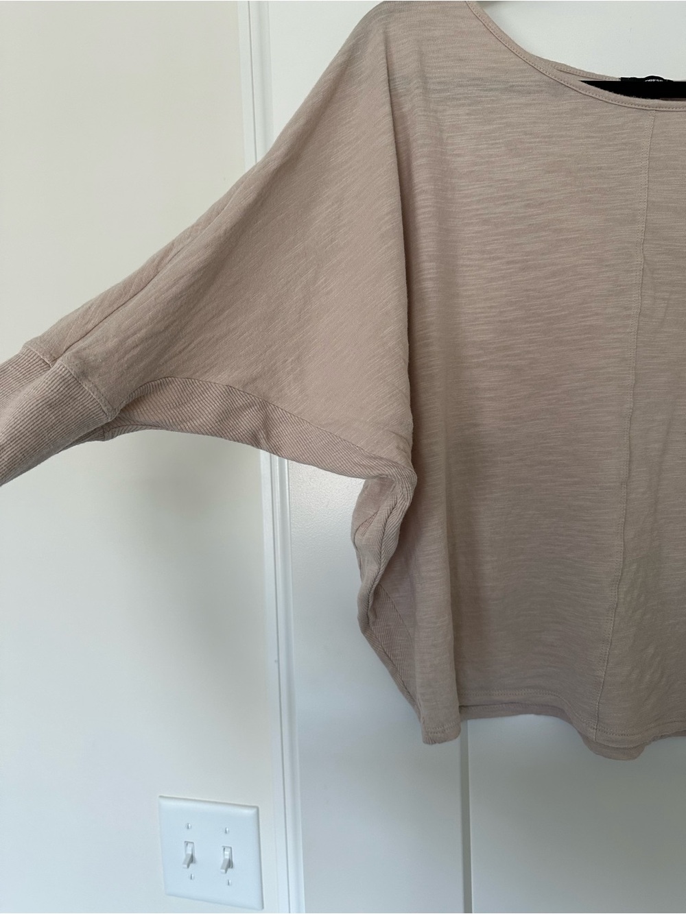 Women’s Express Tan Scoop Neck 3/4 Sleeve Top - Picture 2 of 6